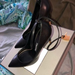 Tom Ford Padlock Pumps sz 39/US 9